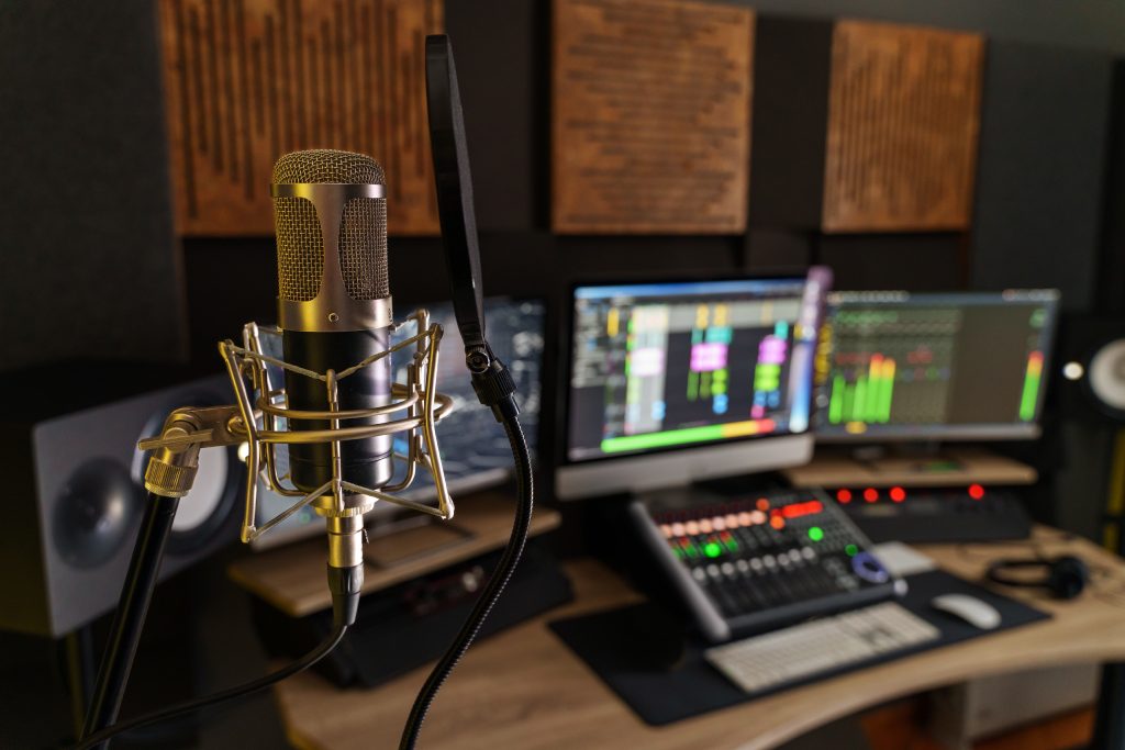 Ein Podcast-Studio - Podcasts sind im Marketing für Unternehmen sehr lukrativ
